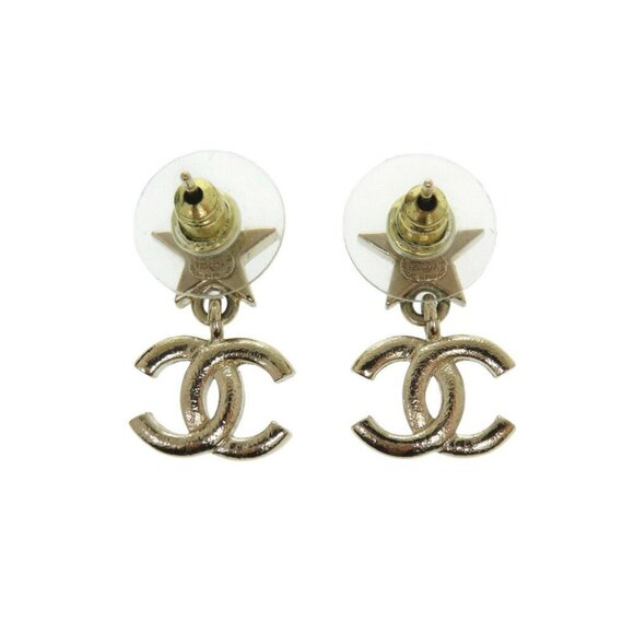 CHANEL Green Logo Earrings - Picture 4 of 5